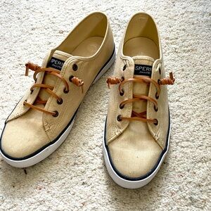Like new Pier View Sperry 9.5 women’s sneakers! Only worn once!